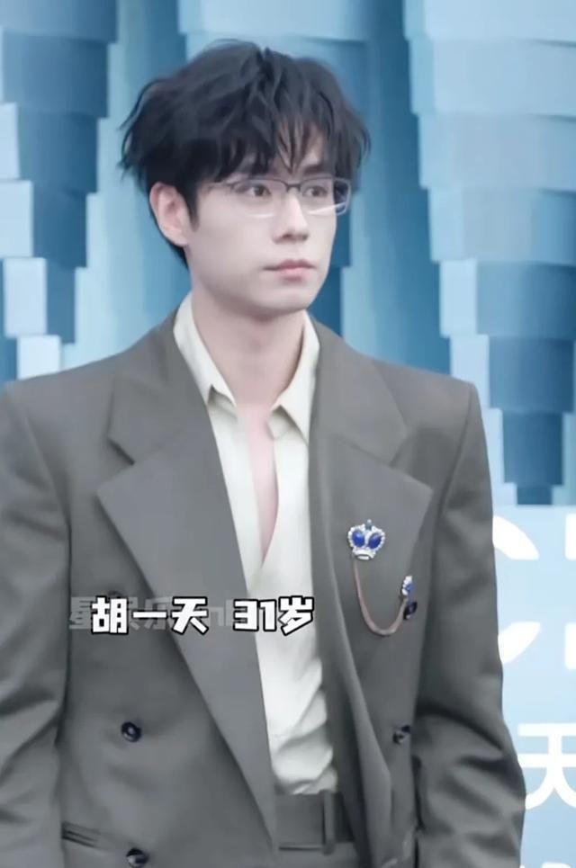 金裙美出新高度！却被张柏芝抢了C座瓦力棋牌试玩澳门这一夜胡杏儿穿鎏(图3)