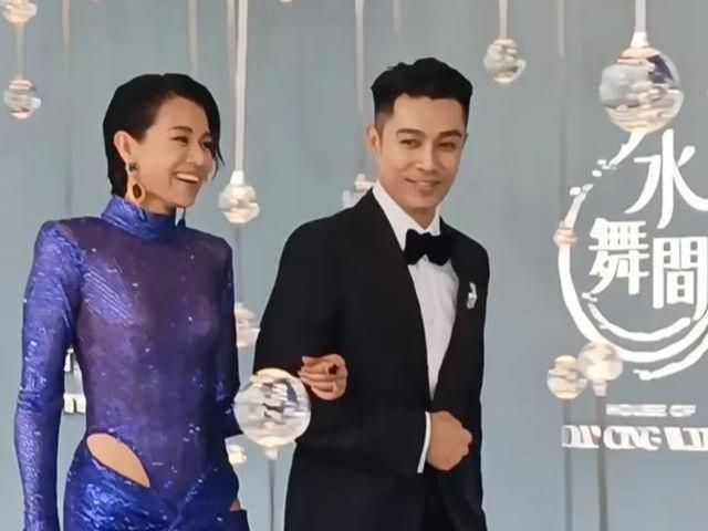 金裙美出新高度！却被张柏芝抢了C座瓦力棋牌试玩澳门这一夜胡杏儿穿鎏(图5)