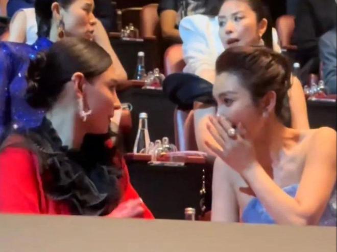 金裙美出新高度！却被张柏芝抢了C座瓦力棋牌试玩澳门这一夜胡杏儿穿鎏(图15)