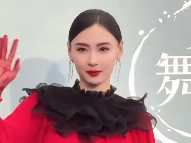 金裙美出新高度！却被张柏芝抢了C座瓦力棋牌试玩澳门这一夜胡杏儿穿鎏(图14)