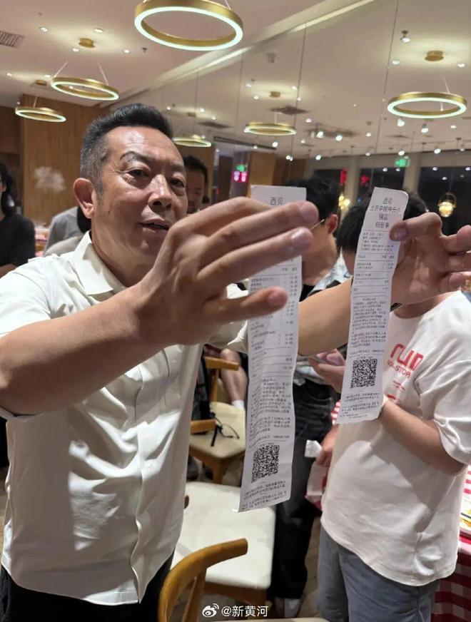 一小时却说“恶心”明天起全国所有门店上线“罗永浩菜单”瓦力娱乐棋牌西贝创始人:罗永浩方结账时攒了会员积分走后(图3) 一小时却说“恶心”明天起全国所有门店上线“罗永浩菜单”瓦力娱乐棋牌西贝创始人:罗永浩方结账时攒了会员积分走后(图3)
